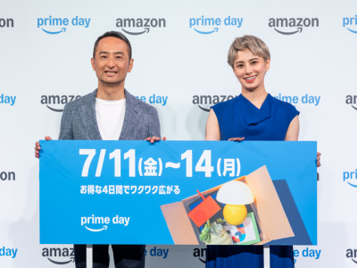 アマゾンジャパン バイスプレジデント プライム・マーケティング事業統括本部長 鈴木浩司氏（左）とホラン千秋氏