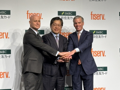 左からビザ・ワールドワイド・ジャパン株式会社　代表取締役社長　シータン・キトニー氏、三井住友カード株式会社 代表取締役 社長執行役員 CEO　大西 幸彦氏、Fiserv, Inc. CEO Mike Lyons氏