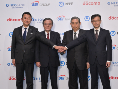 左からNTTドコモ 代表取締役社長 前田義晃氏、日本電信電話　代表取締役社長 島田 明氏、SBIホールディングス 代表取締役会長兼社長 北尾 吉孝氏、住信SBI ネット銀行 代表取締役社長 円山 法昭氏