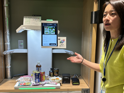 「VISION CHECK-OUT」のデモを行うファインダーズAI 代表取締役　CEO 李知珉（Lee Jimin）氏