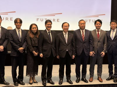 9月3日開催のシンポジウムでは、主催者を代表してフューチャー 代表取締役会長兼社長 グループ CEO 金丸 恭文氏が挨拶。第一部のパネルディスカッション「地域経済と金融の未来を考える」では、パネリストとしてSMBC日興証券 社外取締役(監査等委員)取締役会議長 森田 宗男氏
、常陽銀行 取締役会長 笹島 律夫氏、福島銀行 取締役会長 加藤 容啓氏、フューチャーアーキテクト 取締役 乾 亮太氏が登壇し、[モデレーターは
フューチャー 取締役 山岡 浩巳氏が務めた