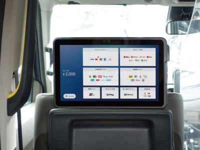 後部座席タブレットはオールインワンタブレットで乗務員の負担軽減に寄与