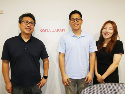 左からKONA JAPAN 代表・カントリーマネージャー 笹井幸一郎氏、KONAI グローバルビジネスグループ ディレクター Yung Hwan Kim氏、グローバルセールスマネージャー Tay Kim氏