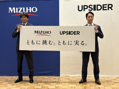 みずほフィナンシャルグループ グループCEO 木原 正裕氏（左）、UPSIDERホールディングス 代表取締役 宮城 徹氏