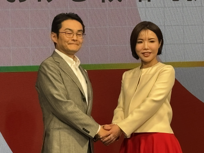 左から三菱ＵＦＪフィナンシャル・グループ執行役専務　リテール・デジタル事業本部長 兼　グループCDTO 山本忠司氏、グーグル・クラウド・ジャパン 代表 三上智子氏