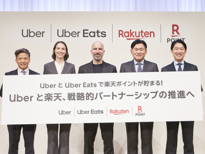 左からUber Japan 代表 山中 志郎氏、Uber Eats Japan 代表 Yulia Brovkina（ユリア・ブロヴキナ）氏、Uber Technologies 最高経営責任者 Dara Khosrowshahi氏、楽天グループ 代表取締役会長兼社長 三木谷 浩史氏、楽天ペイメント 代表取締役社長 小林 重信氏