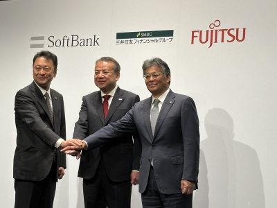 左からソフトバンク 代表取締役 社長執行役員 兼 CEO 宮川 潤一氏、三井住友フィナンシャルグループ 執行役社長グループCEO 中島達氏、富士通　代表取締役社長CEO　時田隆仁氏