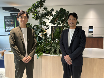 三井住友カード マーケティング本部 IT戦略本部 プロダクトオーナー 柿﨑貴徳氏（右）と同部 結城丈明氏