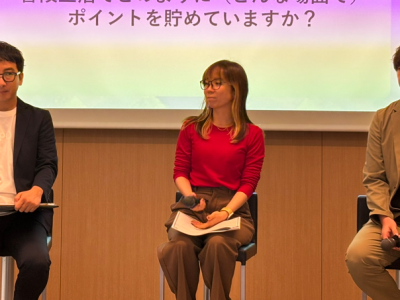 左からCCCMK
ホールディングス マーケティング部 部長 坂 浩明氏、時短節約家の人気インフルエンサーくぅちゃん、三井住友カード株式会社 マーケティング本部 チーフプロダクトオーナー 松本浩和氏
